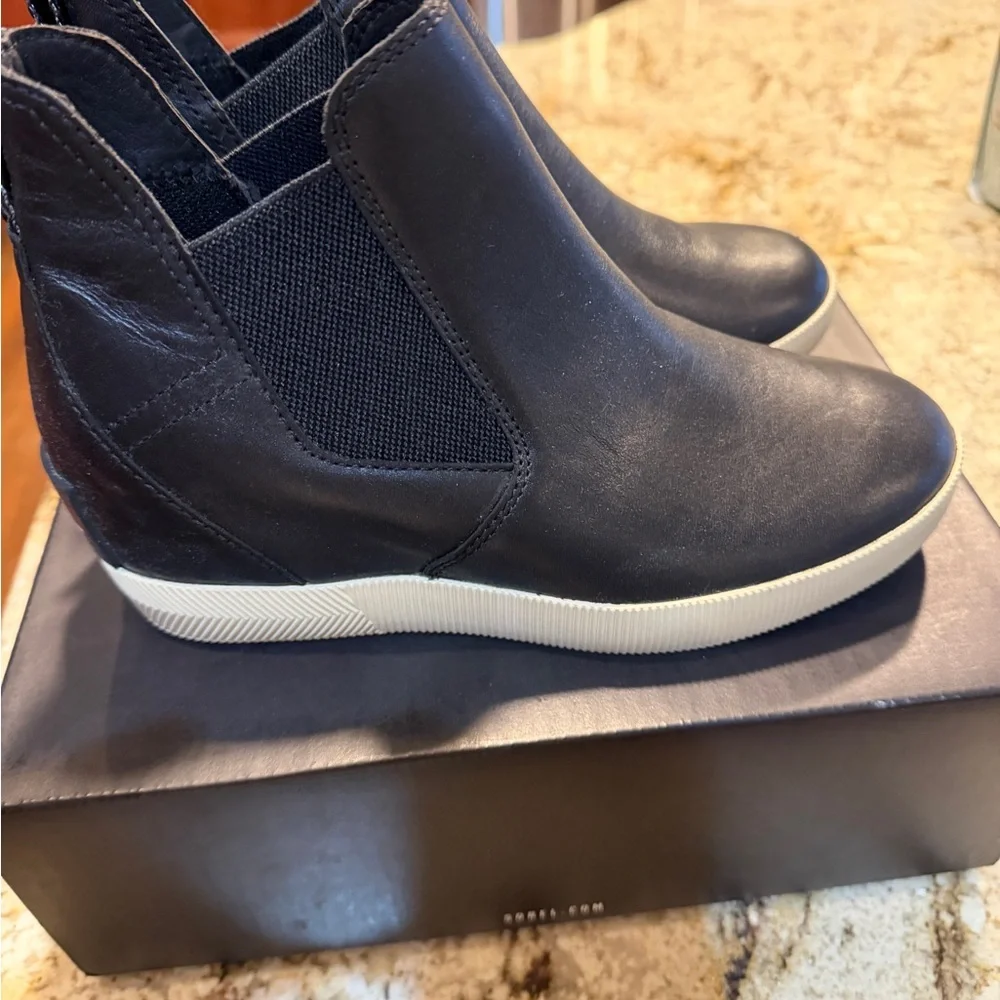 Sorel Black Leather Slip-On Sneakers - Picture 1 of 6